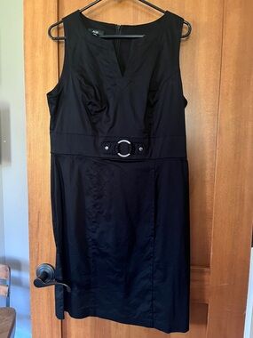 AGB Black Sleeveless Midi Sheath Dress with Ring-Detail Waist